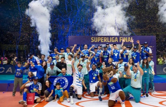 CRUZEIRO CONQUISTA O DÉCIMO TÍTULO DA SUPERLIGA E BRASILIENSES BRILHAM NA DECISÃO