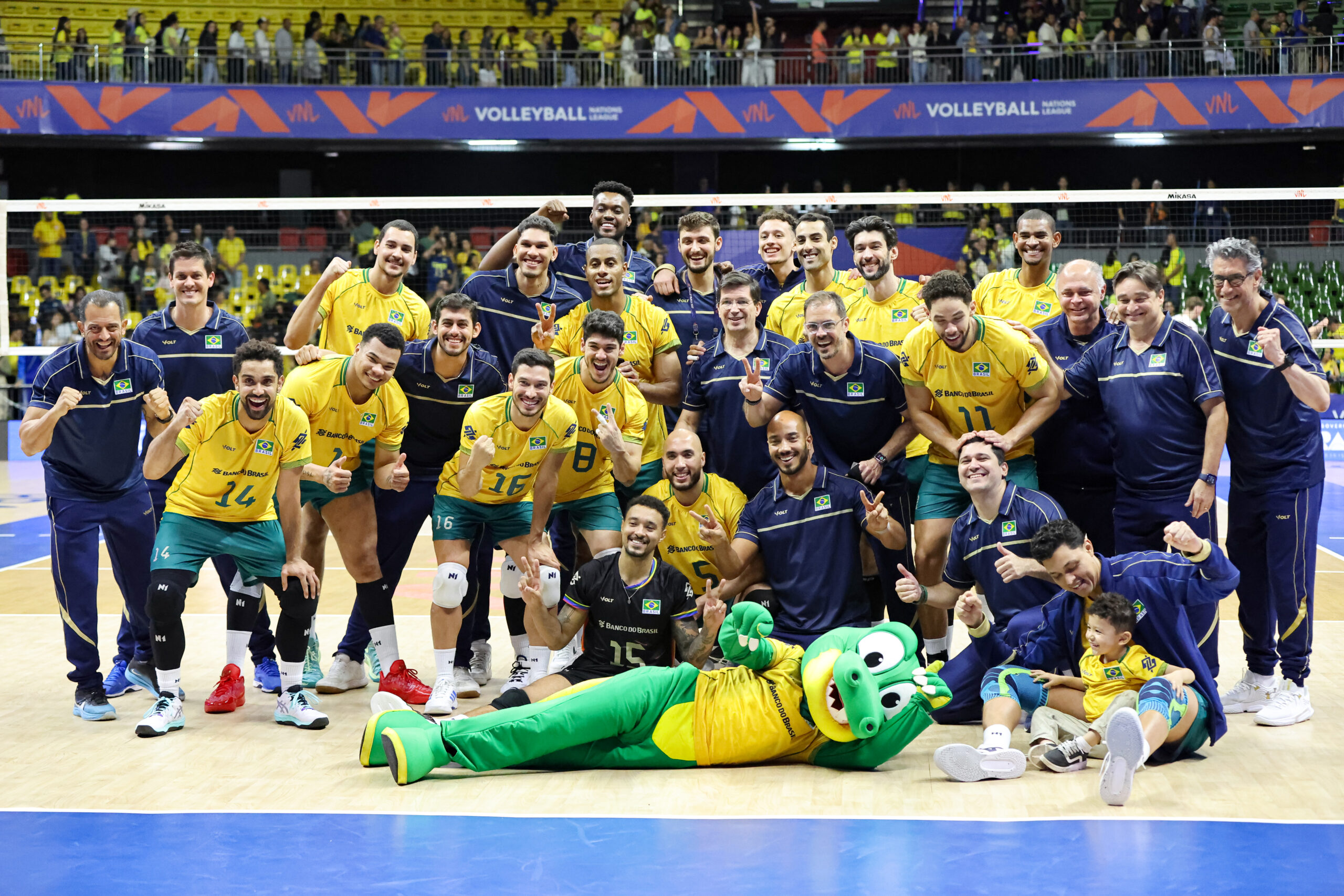 SELEÇÃO BRASILEIRA DOMINA ETAPA DE BSB E LIDERA VNL
